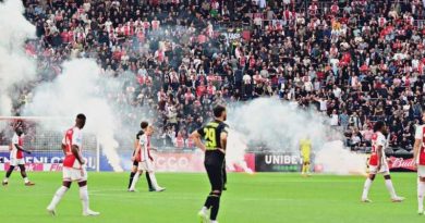 Kerusuhan supporter Laga Ajax vs Feyenoord!